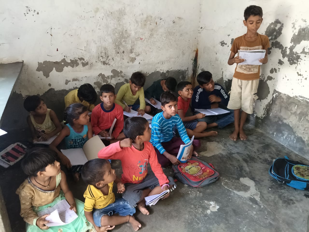 Sos Infanzia nel mondo - Momento di formazione a bambini in India